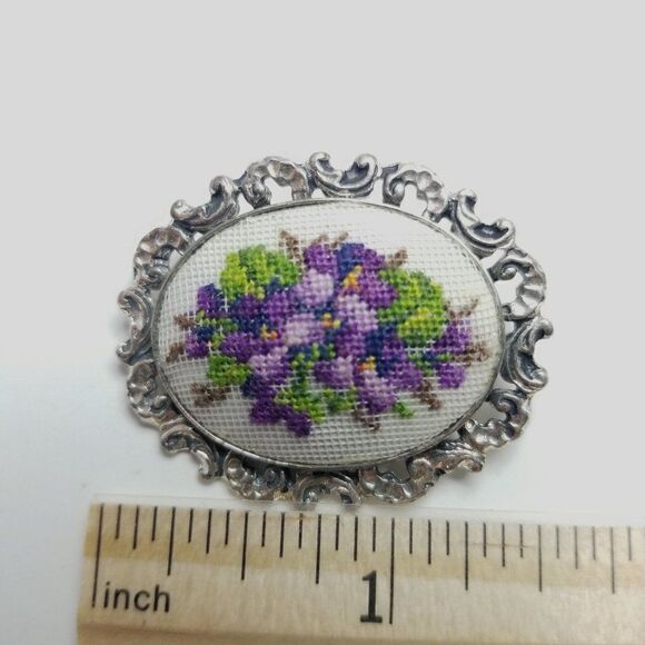 Vintage Purple Pansy Cross Stitch Style Brooch Silver Tone Setting Floral Estate - Picture 4 of 6